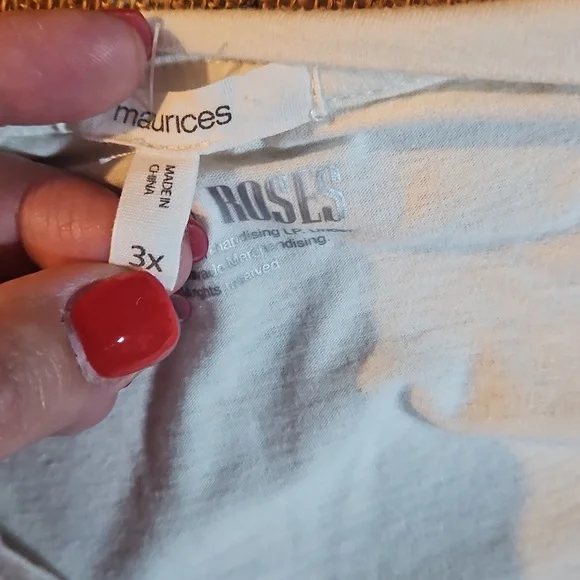 Women's Cream Graphic Guns and Roses Top Plus Size 3 - Picture 5 of 5